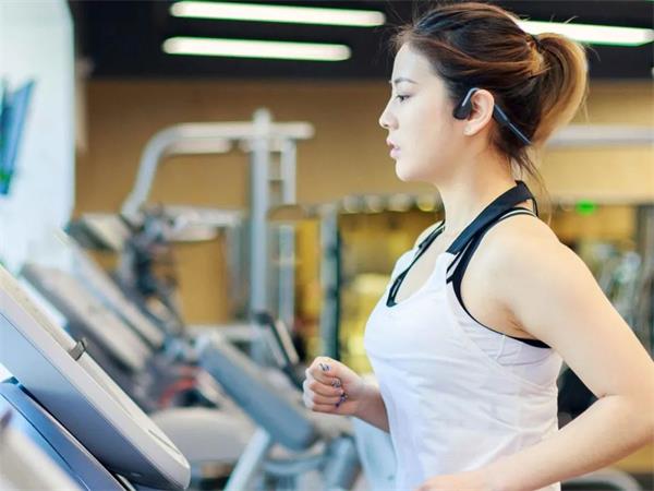 藍(lán)牙耳機(jī)哪個(gè)好？&我們來(lái)看骨傳導(dǎo)